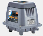 Koi Pro Air Blow 100 Luftpumpe für Teiche, energieeffizient und leistungsstark, geeignet für die Belüftung bis in 3 Meter Tiefe.